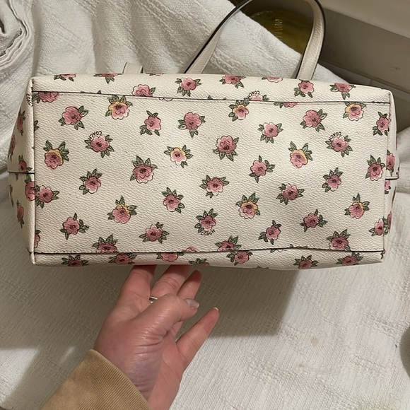 COACH - Taylor zipper flower patch tote - 21810- NWOT - Picture 9 of 13